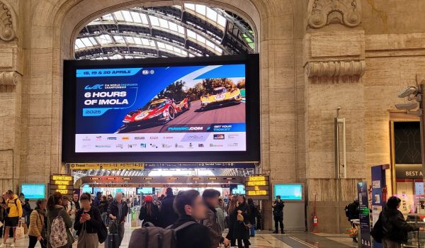 Totem Pubblicitario all'interno di un Centro Commerciale