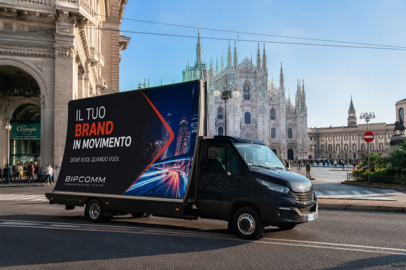 Camion vela pubblicitario in Italia durante una campagna di pubblicità dinamica outdoor ad alta visibilità