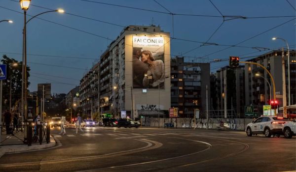 Totem Pubblicitario all'interno di un Centro Commerciale