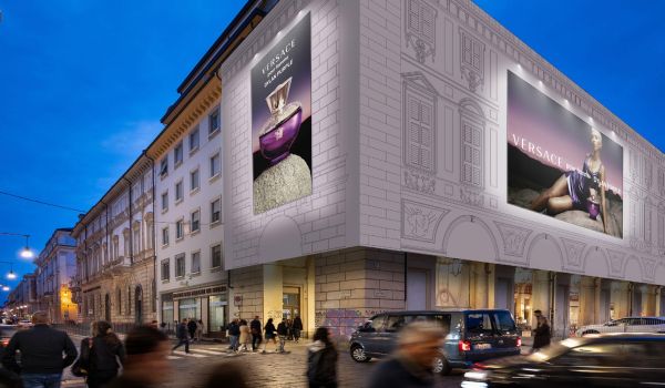 Totem Pubblicitario all'interno di un Centro Commerciale