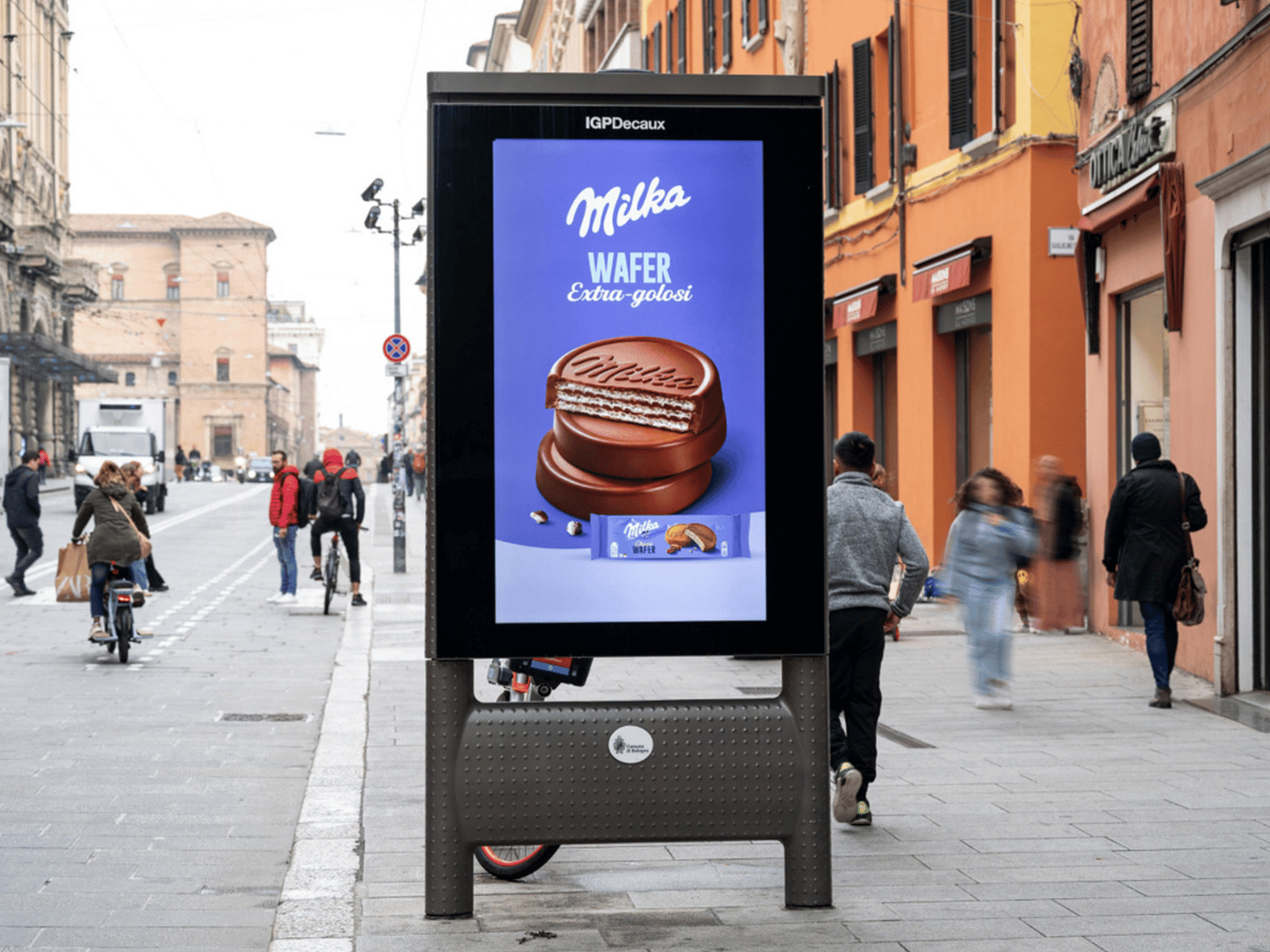 Totem per Affissioni Pubblicitarie in Centro a Bologna