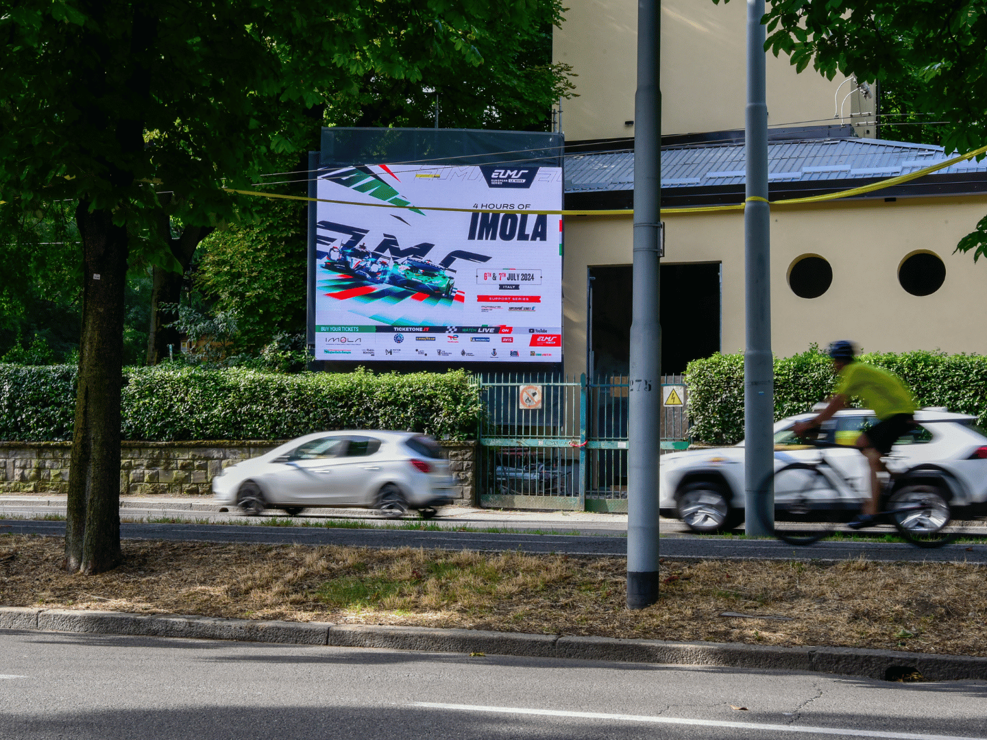 Affissione Pubblicitaria sui Viali a Bologna