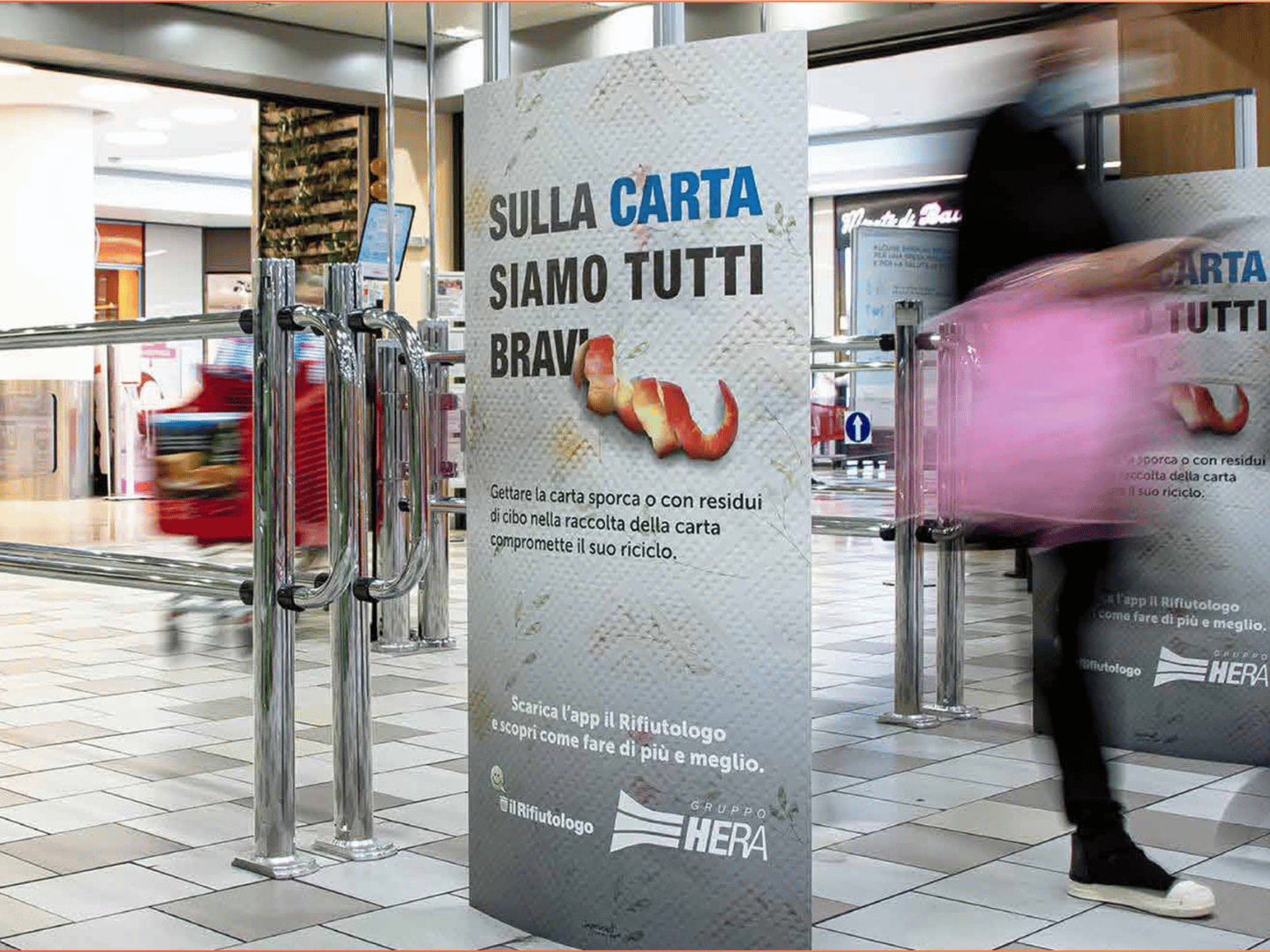 Totem Pubblicitario all'interno di un Centro Commerciale