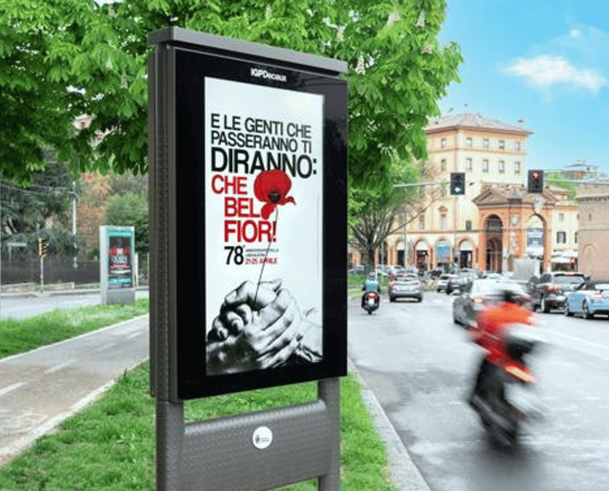 Totem per Affissione Pubblicitaria sui Viali a Bologna