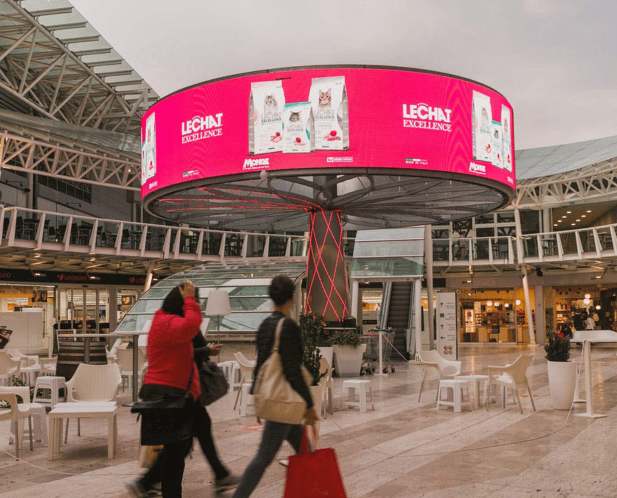 Maxi Affissione all'interno di un Centro Commerciale a Bologna
